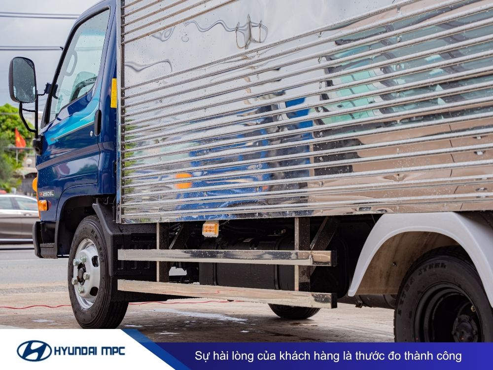 Xe tải Hyundai Mighty N250SL thùng kín inox 2T - 2.5T